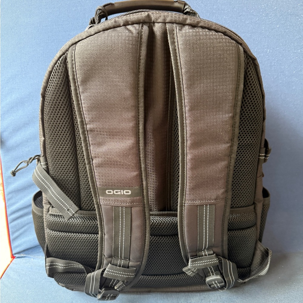 Ogio Alpha Backpack - Picture 2 of 7